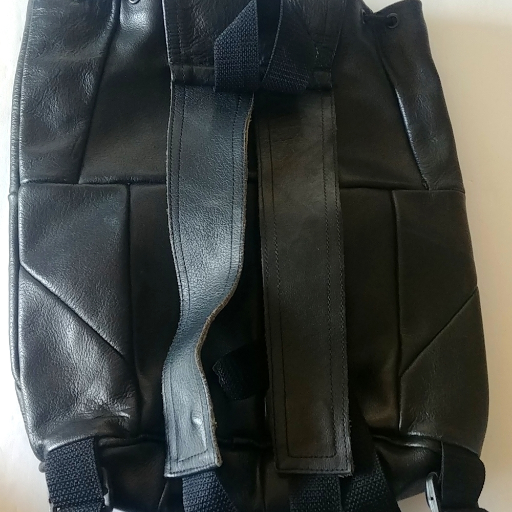 Harley Davidson Leather BackPack - Picture 5 of 12